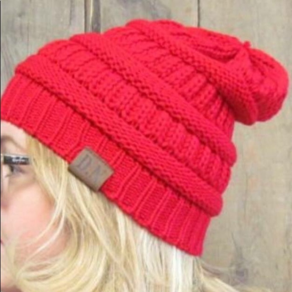 🚨Red Slouchy Beanie🚨